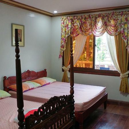 Casa Familya Hotell Batac Exteriör bild