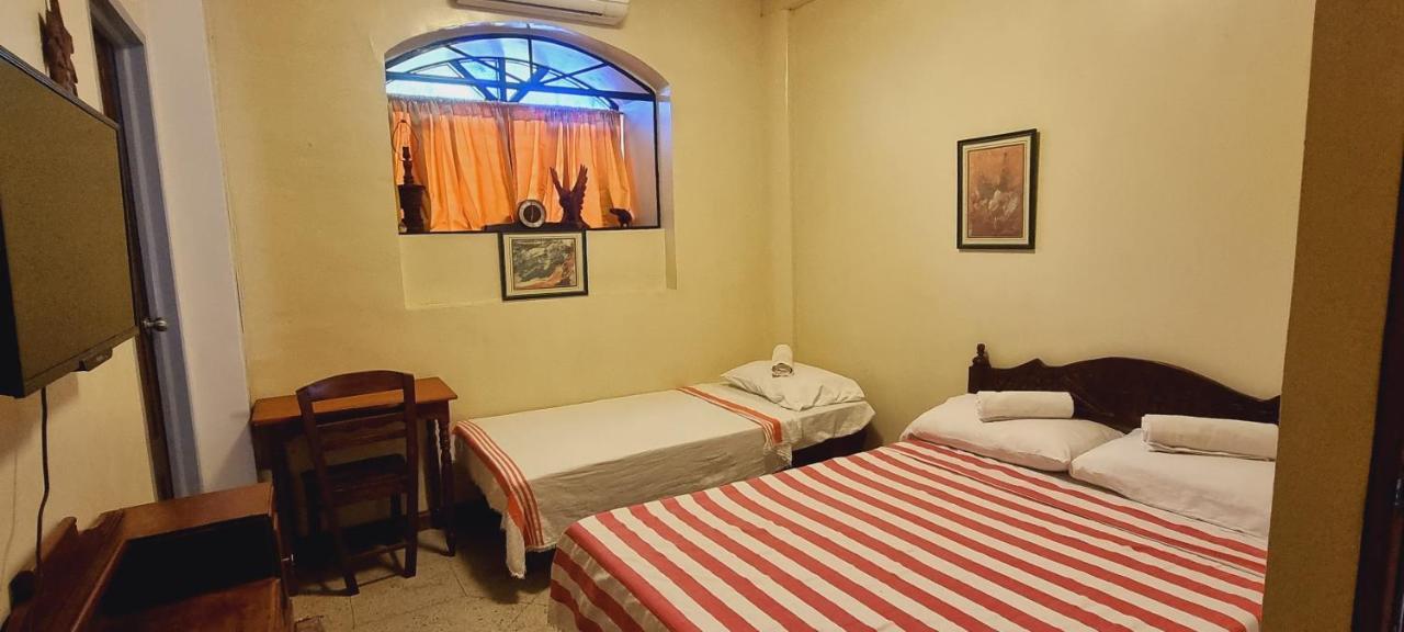 Casa Familya Hotell Batac Exteriör bild