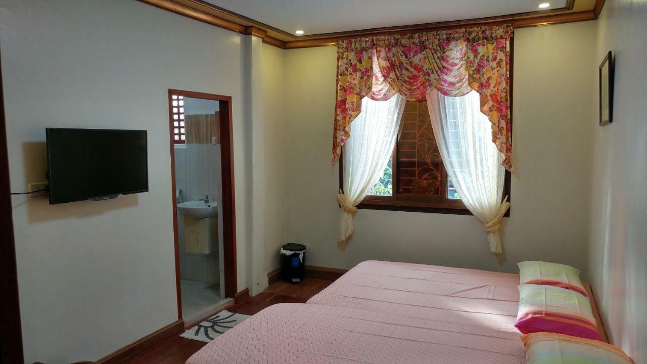 Casa Familya Hotell Batac Exteriör bild